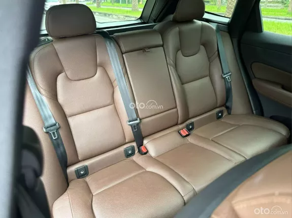 Volvo XC60 B6 AWD Inscription 2022 - Mẫu xe sang trọng dành cho gia đình và doanh nhân