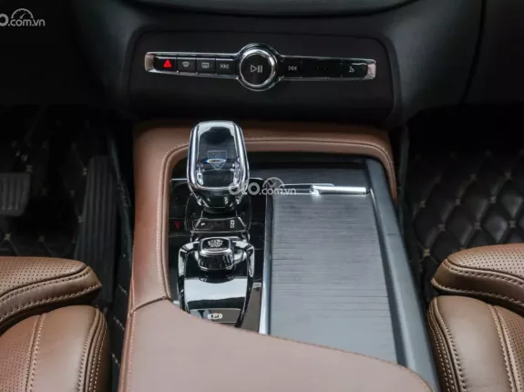 Volvo XC90 T8 Hybrid Recharge AWD 2021 - SUV 7 chỗ mạnh mẽ, tiết kiệm