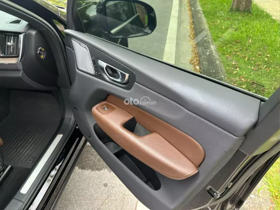 Volvo XC60 B6 AWD Inscription 2022 - Mẫu xe sang trọng dành cho gia đình và doanh nhân