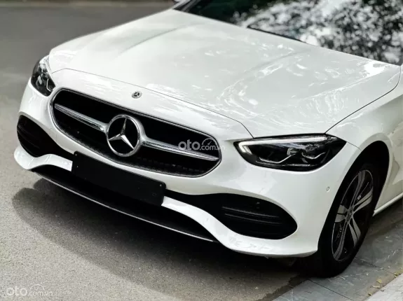Mercedes-Benz C200 Avantgarde Plus 2021 - Xe siêu đẹp, lăn bánh ít, chất lượng cam kết