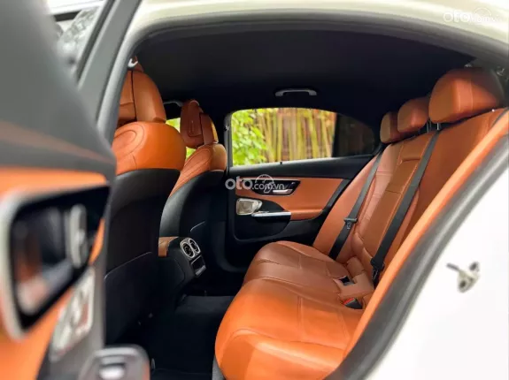 Mercedes-Benz C200 Avantgarde Plus 2021 - Xe siêu đẹp, lăn bánh ít, chất lượng cam kết
