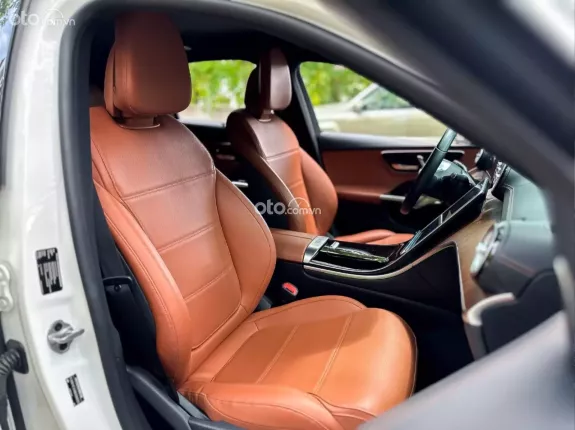 Mercedes-Benz C200 Avantgarde Plus 2021 - Xe siêu đẹp, lăn bánh ít, chất lượng cam kết