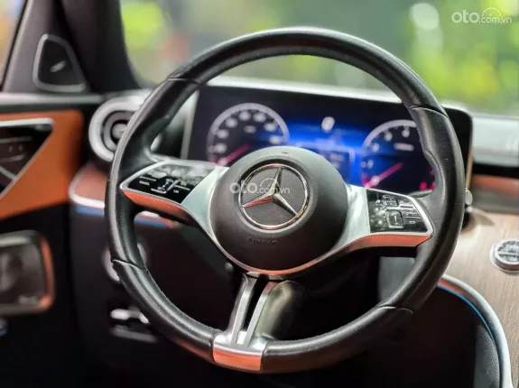 Mercedes-Benz C200 Avantgarde Plus 2021 - Xe siêu đẹp, lăn bánh ít, chất lượng cam kết