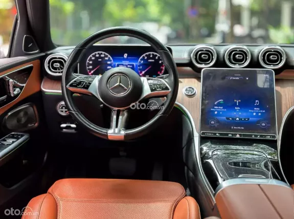 Mercedes-Benz C200 Avantgarde Plus 2021 - Xe siêu đẹp, lăn bánh ít, chất lượng cam kết