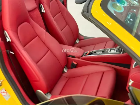 Porsche 718 Boxster 2024 - Chuẩn 1,100 km như mới