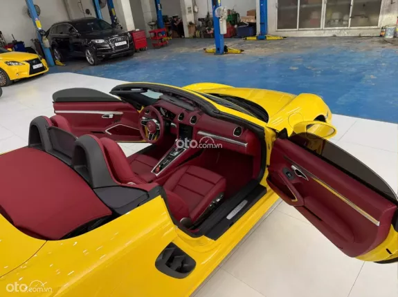 Porsche 718 Boxster 2024 - Chuẩn 1,100 km như mới