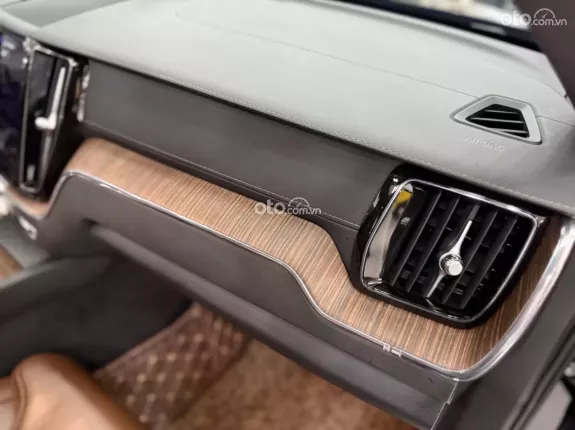 Volvo XC60 T8 AWD Recharge 2022 - Full bảo dưỡng Hãng