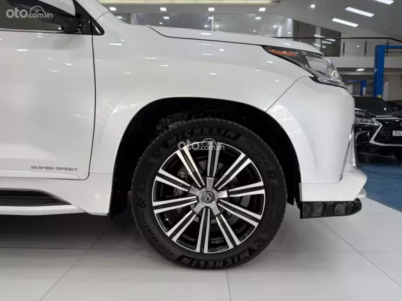 Lexus LX 570 Super Sport 2018 - 93,000 km