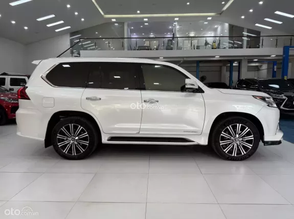 Lexus LX 570 Super Sport 2018 - 93,000 km