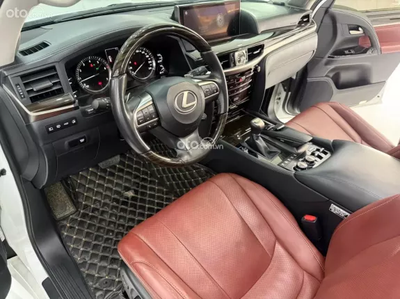 Lexus LX 570 Super Sport 2018 - 93,000 km