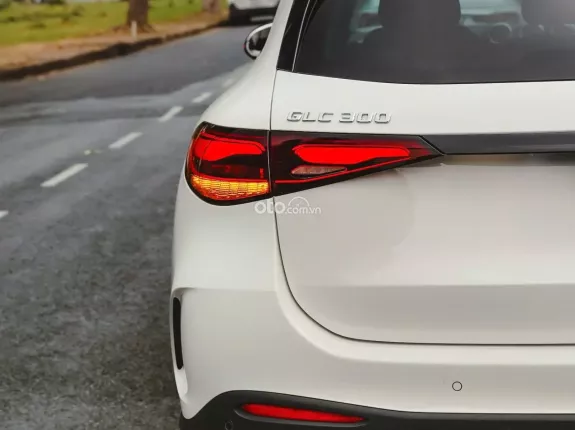 Mercedes-Benz GLC 300 4Matic 2023 - Mercedes GLC300 4Matic 2023 siêu lướt 11.000km như xe thùng