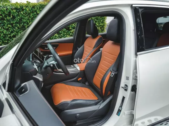 Mercedes-Benz GLC 300 4Matic 2023 - Mercedes GLC300 4Matic 2023 siêu lướt 11.000km như xe thùng