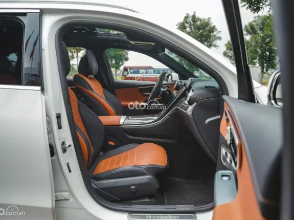 Mercedes-Benz GLC 300 4Matic 2023 - Mercedes GLC300 4Matic 2023 siêu lướt 11.000km như xe thùng