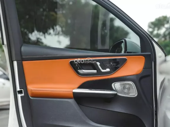 Mercedes-Benz GLC 300 4Matic 2023 - Mercedes GLC300 4Matic 2023 siêu lướt 11.000km như xe thùng