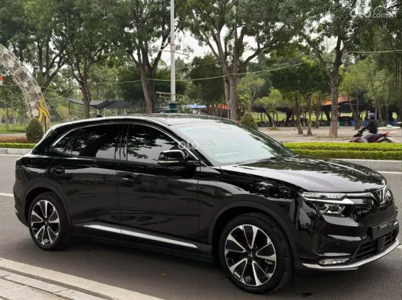 VinFast VF8 Plus 2025 - Xe điện cao cấp chạy lướt giá tốt