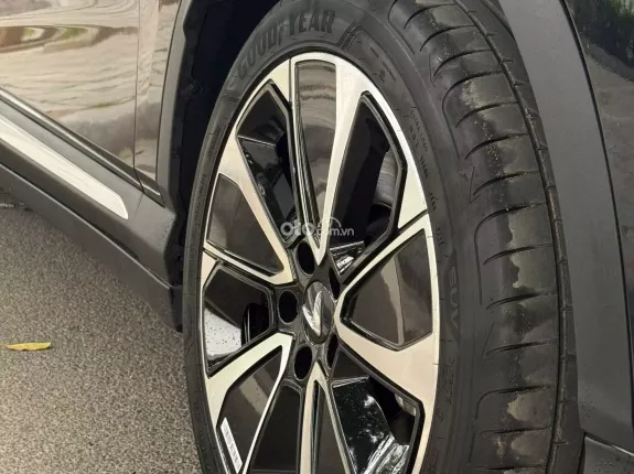 VinFast VF8 Plus 2025 - Xe điện cao cấp chạy lướt giá tốt