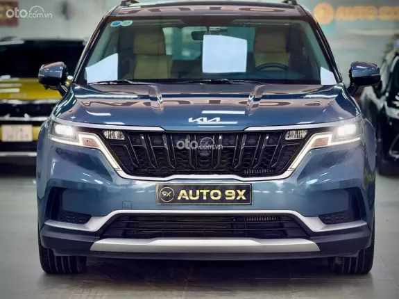 Kia Carnival 2.2D Luxury 2022 - Màu xanh nội thất kem sang trọng