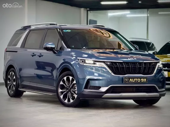 Kia Carnival 2.2D Luxury 2022 - Màu xanh nội thất kem sang trọng