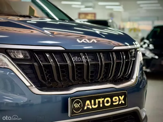 Kia Carnival 2.2D Luxury 2022 - Màu xanh nội thất kem sang trọng