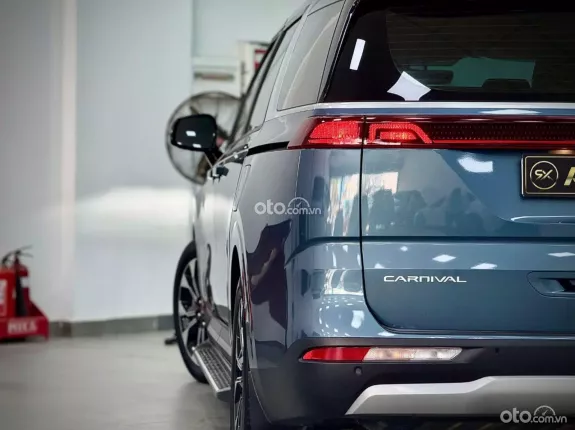 Kia Carnival 2.2D Luxury 2022 - Màu xanh nội thất kem sang trọng