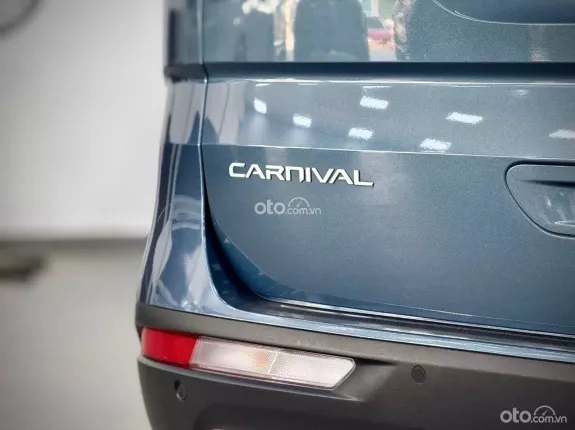 Kia Carnival 2.2D Luxury 2022 - Màu xanh nội thất kem sang trọng