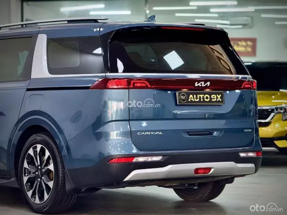 Kia Carnival 2.2D Luxury 2022 - Màu xanh nội thất kem sang trọng