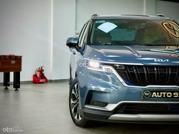 Kia Carnival 2.2D Luxury 2022 - Màu xanh nội thất kem sang trọng