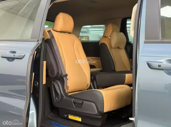 Kia Carnival 2.2D Luxury 2022 - Màu xanh nội thất kem sang trọng