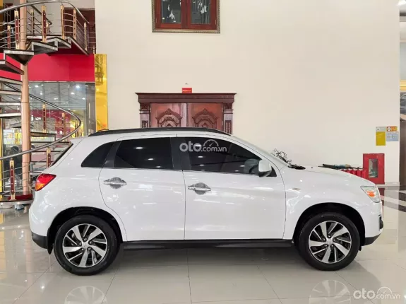 Mitsubishi Outlander Sport 2.0 CVT Premium 2014 - SUV gầm cao chất lượng, keo chỉ máy số Zin