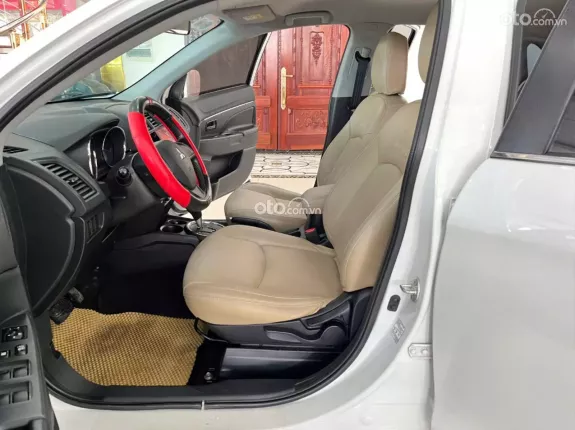 Mitsubishi Outlander Sport 2.0 CVT Premium 2014 - SUV gầm cao chất lượng, keo chỉ máy số Zin