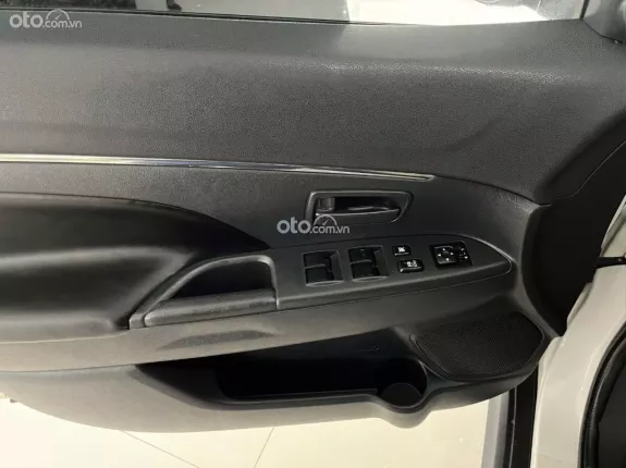 Mitsubishi Outlander Sport 2.0 CVT Premium 2014 - SUV gầm cao chất lượng, keo chỉ máy số Zin