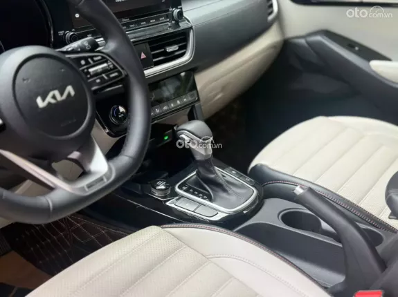 Kia Seltos 1.4 Premium 2022 - Options hiện đại, camera lùi, ghế chỉnh điện