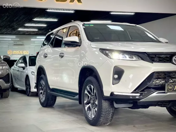 Toyota Fortuner 2.4 AT 4x2 Legender 2020 - Xe sản xuất 2020, model 2021 như mới