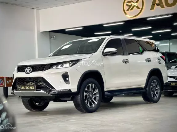 Toyota Fortuner 2.4 AT 4x2 Legender 2020 - Xe sản xuất 2020, model 2021 như mới