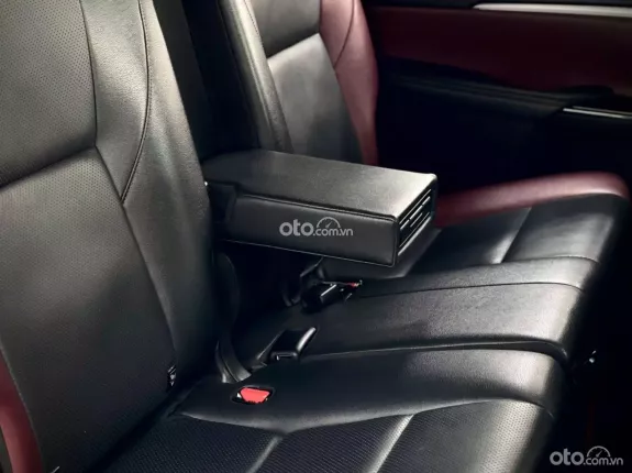 Toyota Fortuner 2.4 AT 4x2 Legender 2020 - Xe sản xuất 2020, model 2021 như mới