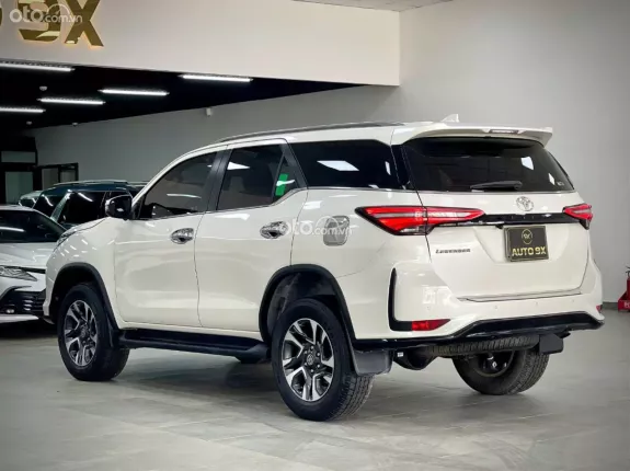 Toyota Fortuner 2.4 AT 4x2 Legender 2020 - Xe sản xuất 2020, model 2021 như mới