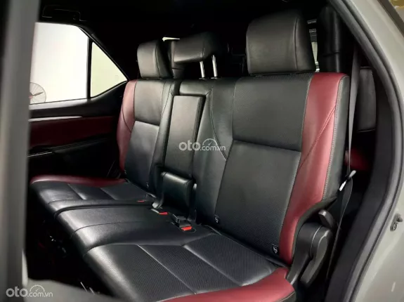 Toyota Fortuner 2.4 AT 4x2 Legender 2020 - Xe sản xuất 2020, model 2021 như mới