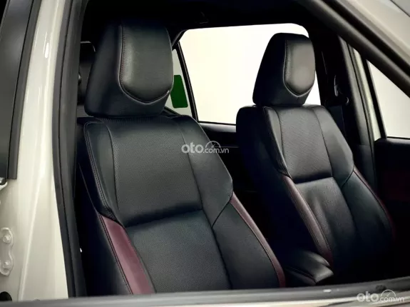 Toyota Fortuner 2.4 AT 4x2 Legender 2020 - Xe sản xuất 2020, model 2021 như mới