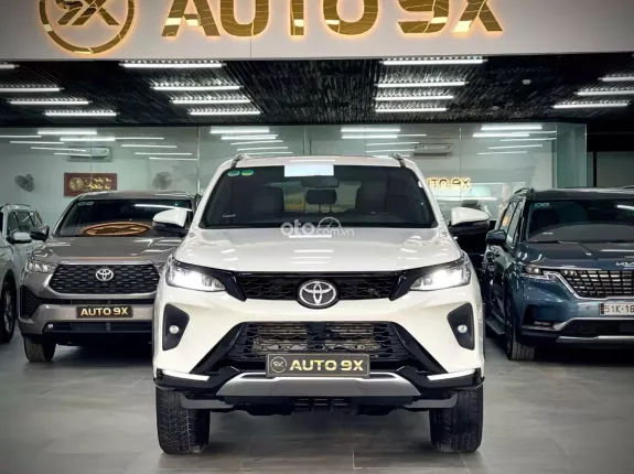 Toyota Fortuner 2.4 AT 4x2 Legender 2020 - Xe sản xuất 2020, model 2021 như mới