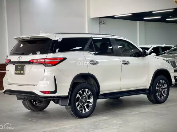 Toyota Fortuner 2.4 AT 4x2 Legender 2020 - Xe sản xuất 2020, model 2021 như mới
