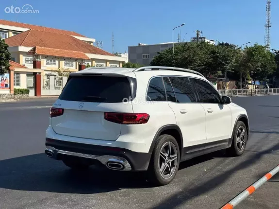 Mercedes-Benz GLB 200 4MATIC 2.0L 2021 - Xe SUV cao cấp, nội thất đen sang trọng