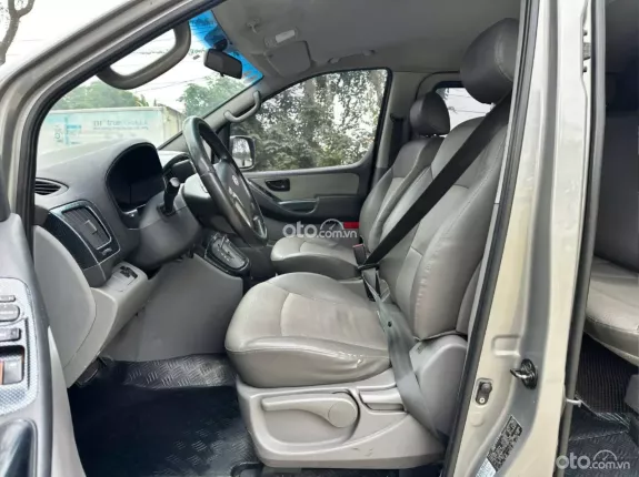 Hyundai Grand Starex 2.4 AT 2008 - Bán Hyundai starextải van 5 chỗ, đời 2008, số tự động, máy dầu