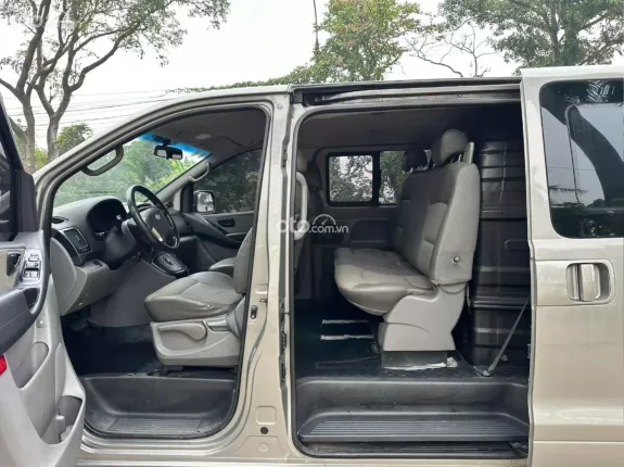 Hyundai Grand Starex 2.4 AT 2008 - Bán Hyundai starextải van 5 chỗ, đời 2008, số tự động, máy dầu