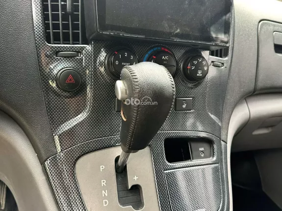 Hyundai Grand Starex 2.4 AT 2008 - Bán Hyundai starextải van 5 chỗ, đời 2008, số tự động, máy dầu