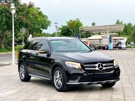 Mercedes-Benz GLC 300 4Matic 2017 - Đen sang trọng lịch lãm