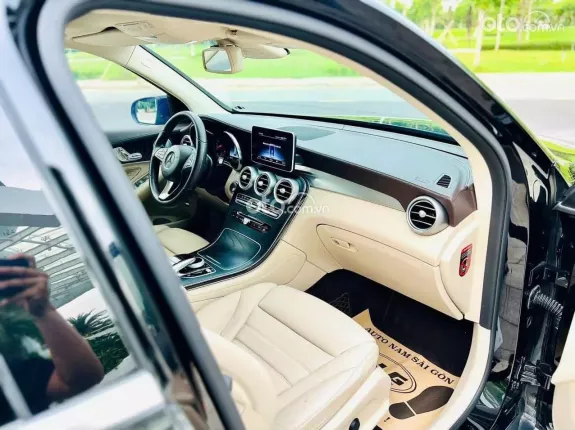Mercedes-Benz GLC 300 4Matic 2017 - Đen sang trọng lịch lãm