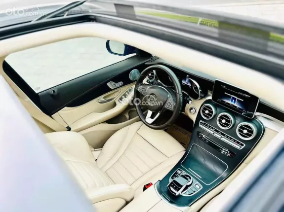 Mercedes-Benz GLC 300 4Matic 2017 - Đen sang trọng lịch lãm