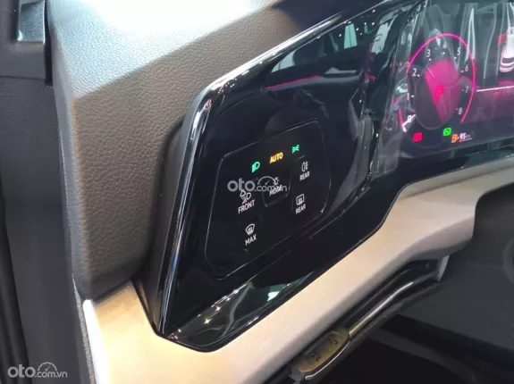 Volkswagen Golf 2025 - Ưu đãi mạnh Cuối năm 2025, Tặng gói Phụ kiện nâng cấp khi gọi Hotline