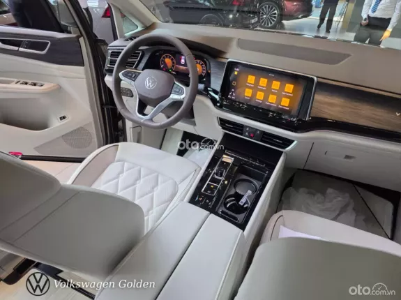 Volkswagen Viloran Luxury 2025 - Hàng ghế Thương gia VIP, tặng kèm Bệ bước chân và quà tặng hấp dẫn