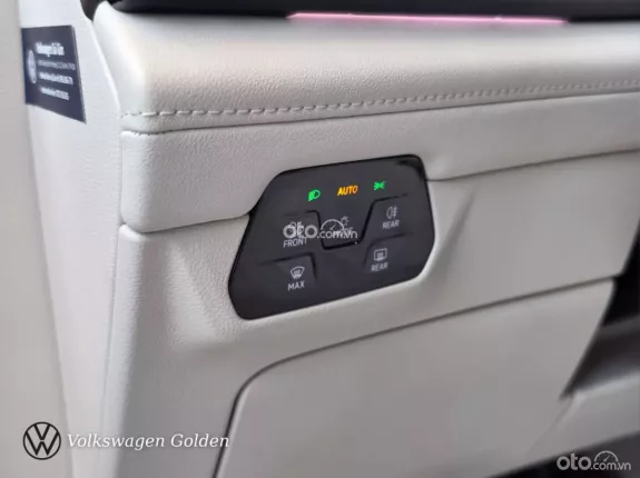 Volkswagen Viloran Luxury 2025 - Hàng ghế Thương gia VIP, tặng kèm Bệ bước chân và quà tặng hấp dẫn